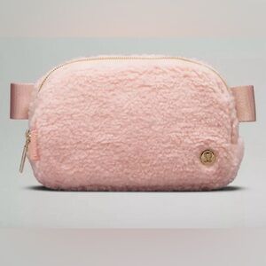 Lululemon Everywhere Belt Bag with Long Strap 1L